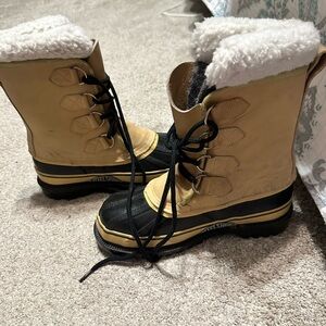 Vintage caribou style snow boot w removable liner and steel shank size 7